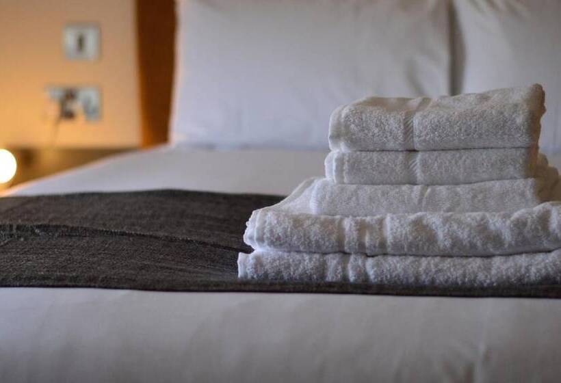 Отель Q8 Boutique