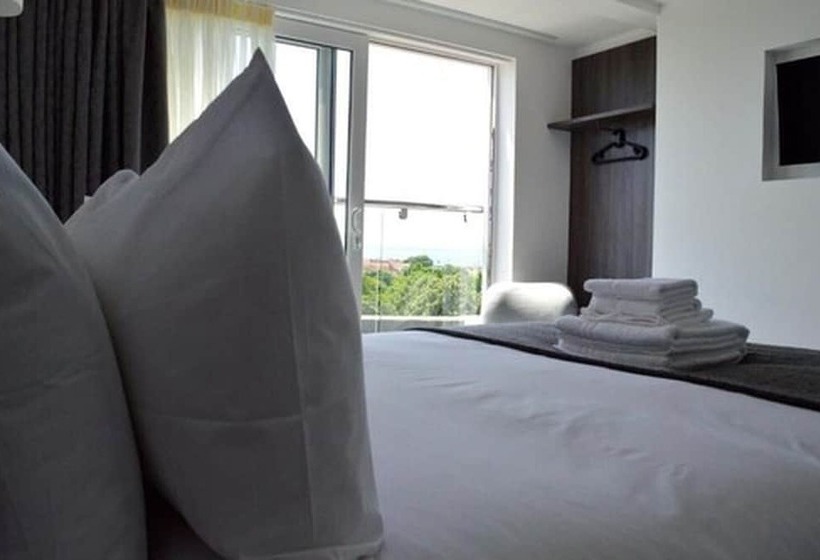 Отель Q8 Boutique