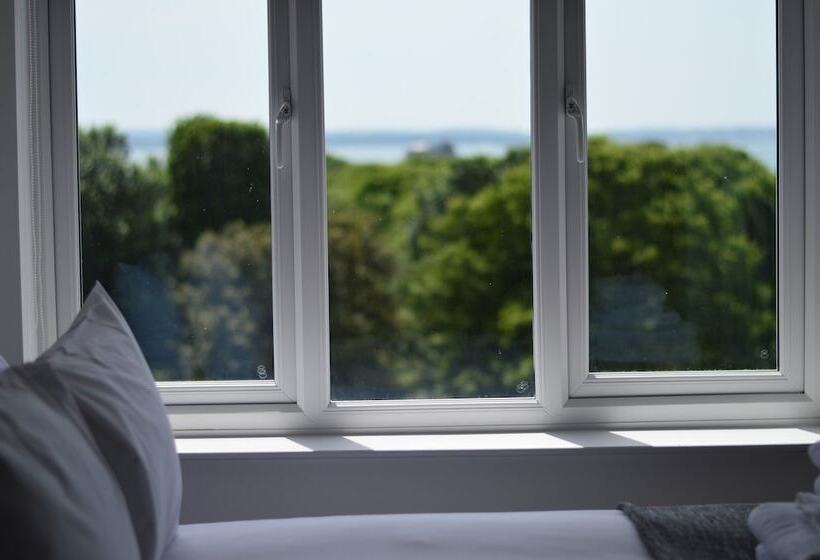 Отель Q8 Boutique