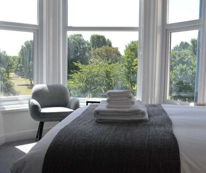 Отель Q8 Boutique