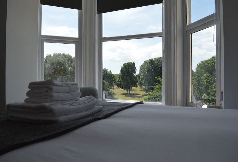 Отель Q8 Boutique