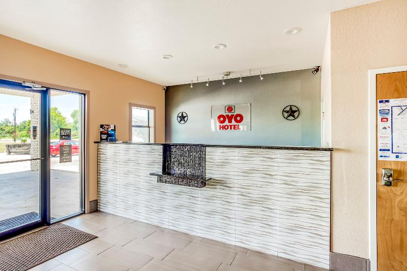 Отель Regency Inn & Suites