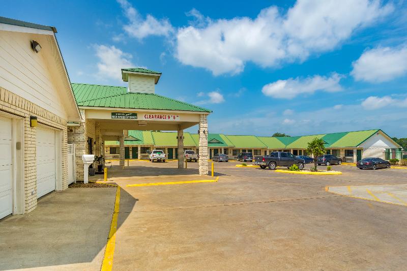 Отель Regency Inn & Suites