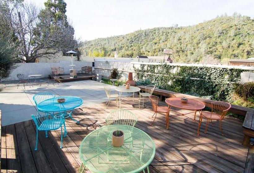 בית מלון כפרי River Rock Inn