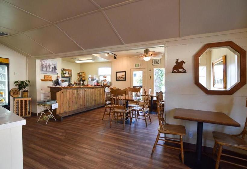 בית מלון כפרי River Rock Inn