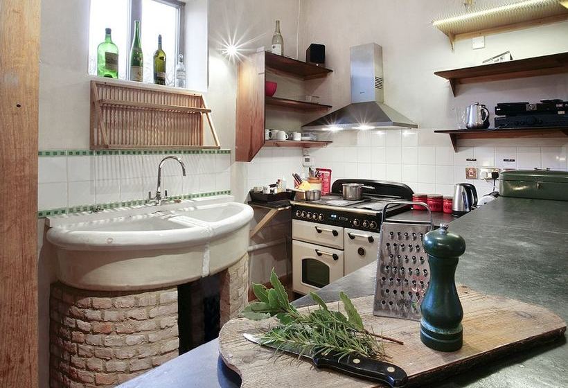 Сельский отель Talton Lodge Kitchen Garden & Barn