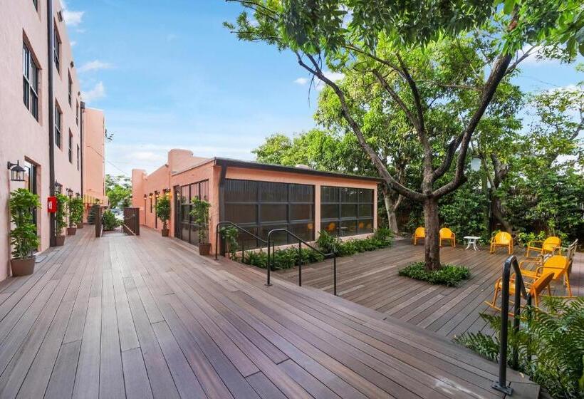 Tower Hotel Little Havana