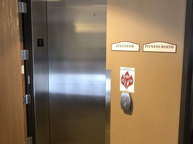 호텔 Shenandoah Inn & Suites