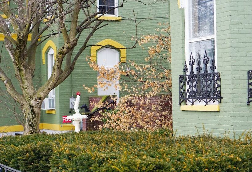 هتل Stay Saratoga