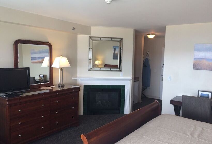 Отель The Crown And Anchor Inn