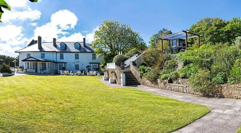 Отель The Falcon