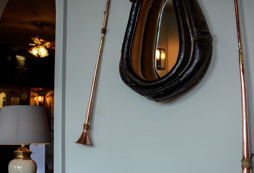 Отель The Falcon