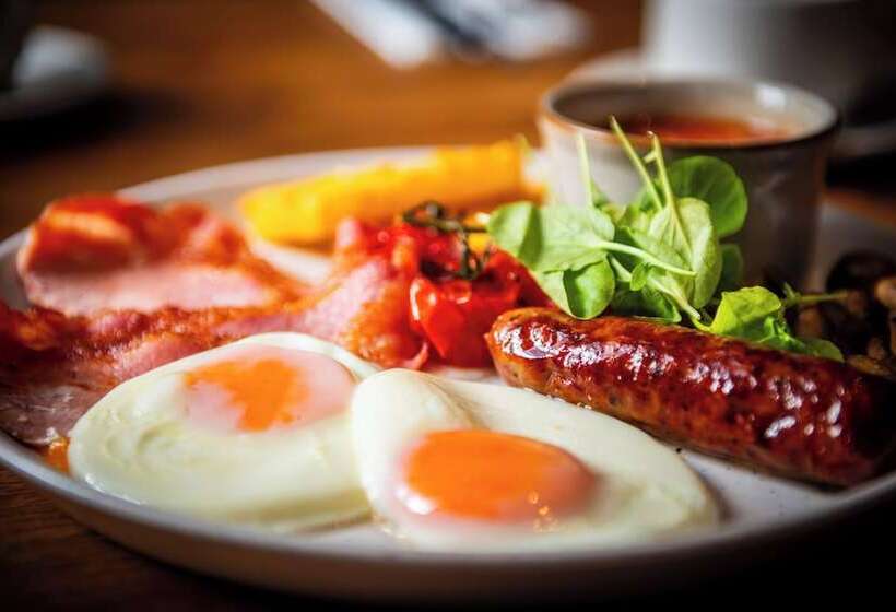 Отель The Falcon