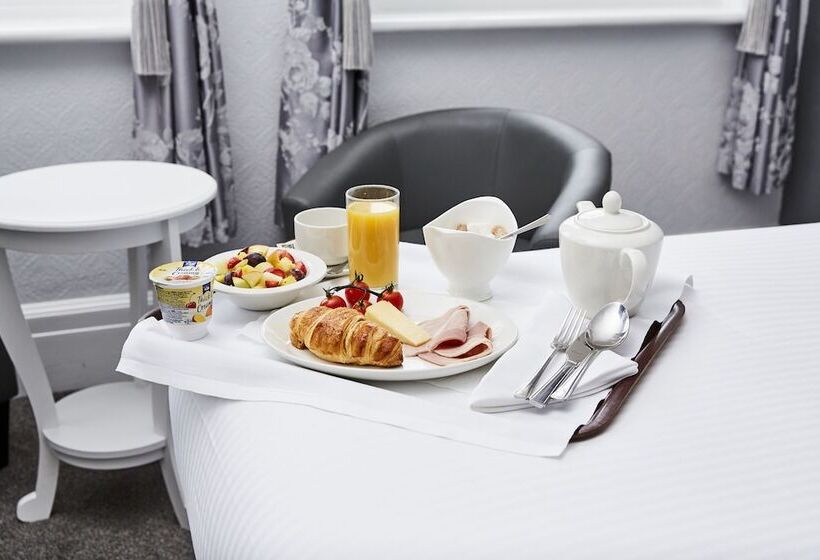 Отель The Falcon