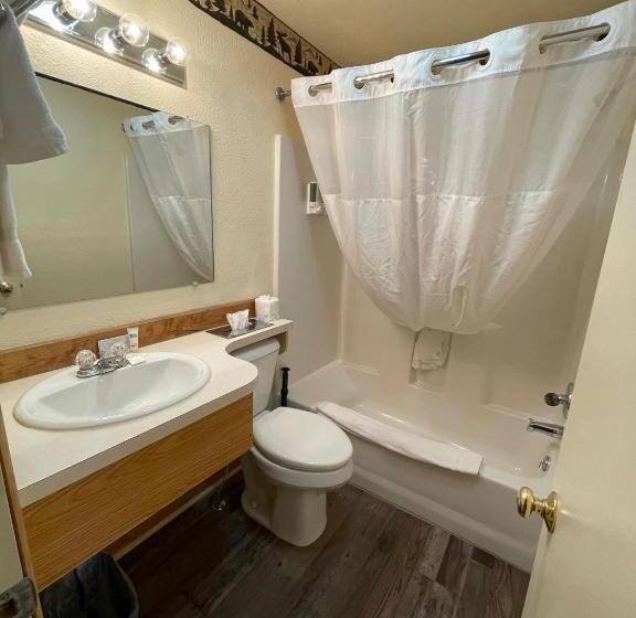 Отель The Longhorn Ranch Resort Lodge & Rv Park