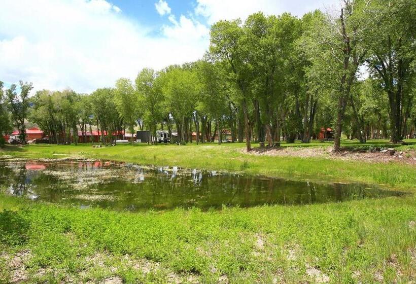 Отель The Longhorn Ranch Resort Lodge & Rv Park