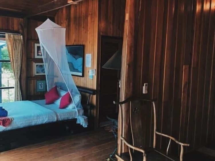 هتل Thiw Son Beach Resort