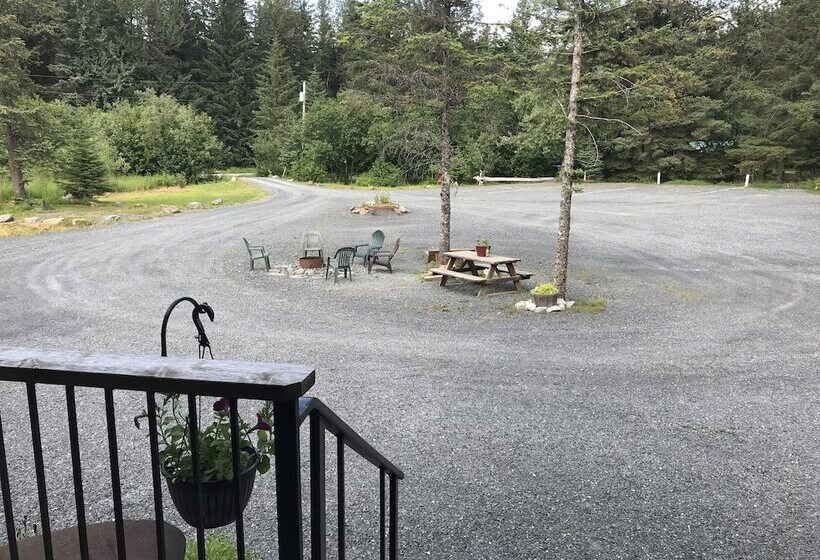בית מלון כפרי Twin Peaks Lodge And Rv Park