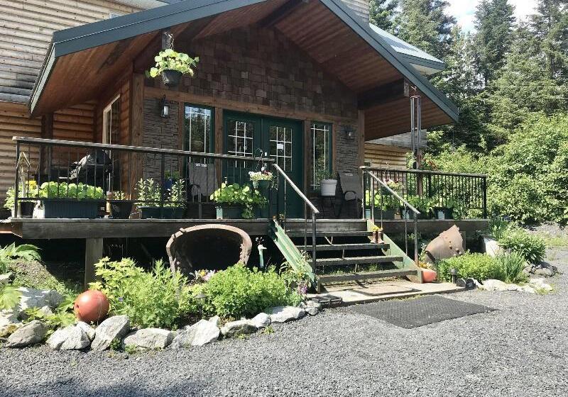 בית מלון כפרי Twin Peaks Lodge And Rv Park