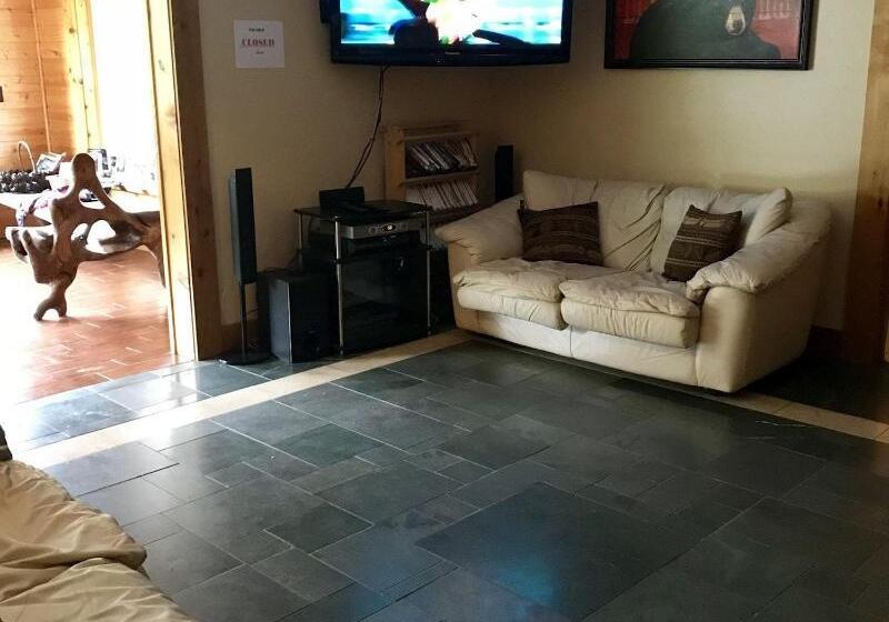 فندق Twin Peaks Lodge And Rv Park