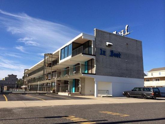 Le Boot Oceanfront Suites