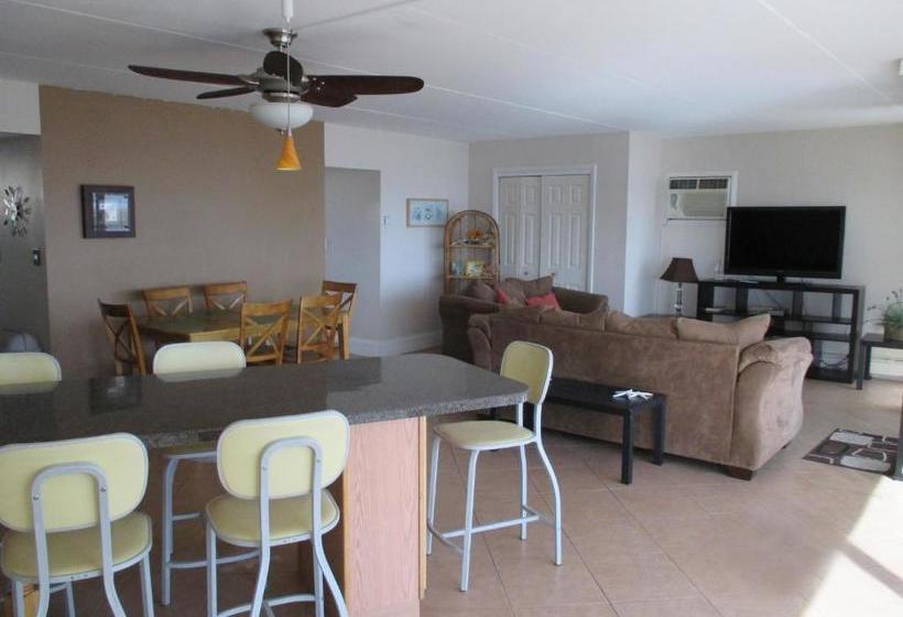 Le Boot Oceanfront Suites