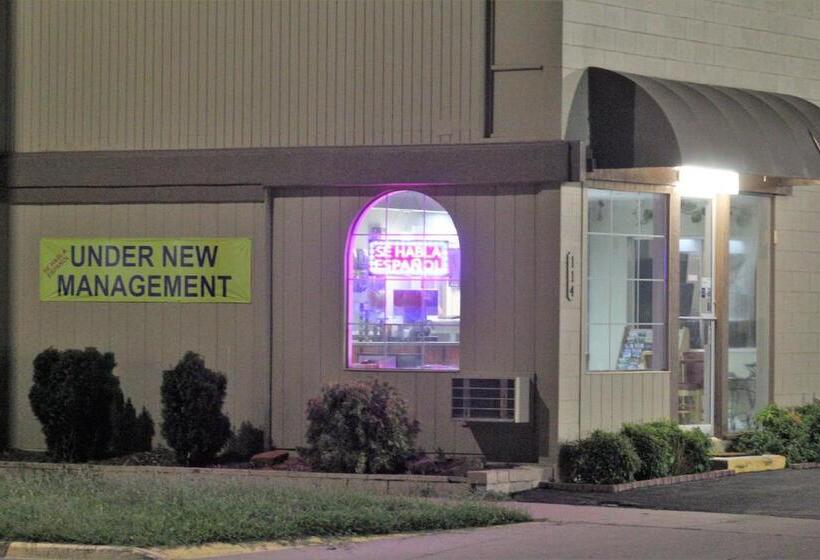 فندق على الطريق Hutchinson Inn