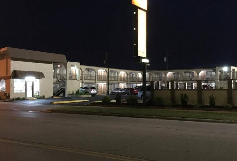 فندق على الطريق Hutchinson Inn