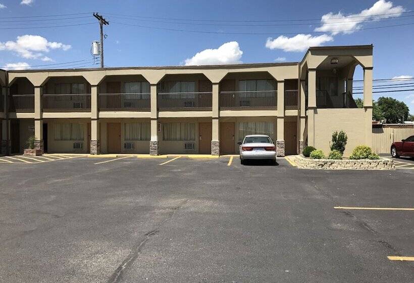 فندق على الطريق Hutchinson Inn