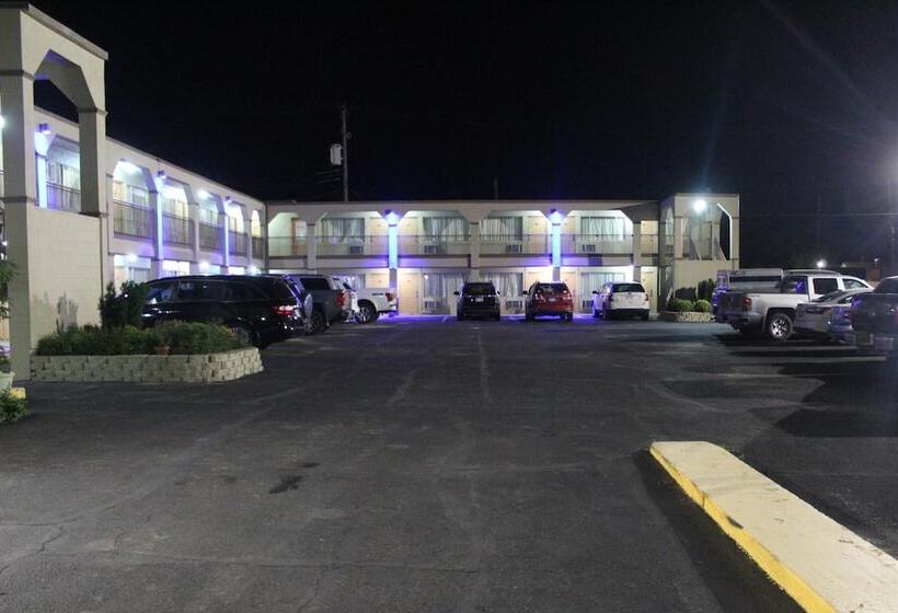 فندق على الطريق Hutchinson Inn