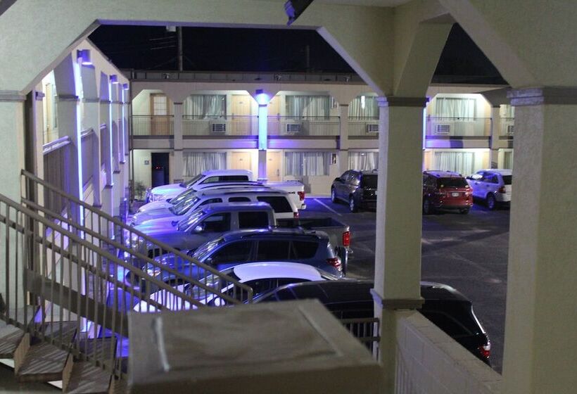 فندق على الطريق Hutchinson Inn