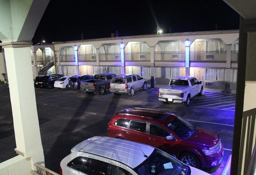 فندق على الطريق Hutchinson Inn