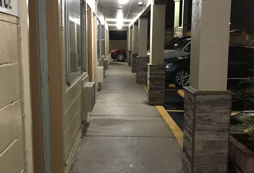 فندق على الطريق Hutchinson Inn