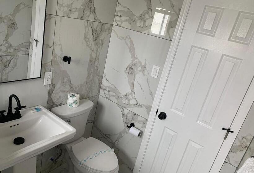 モーテル Paradise Inn