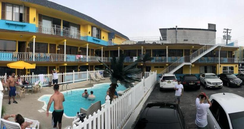 モーテル Paradise Inn