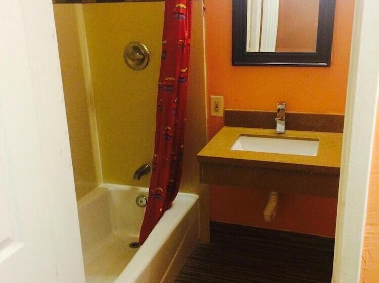 فندق على الطريق Relax Inn