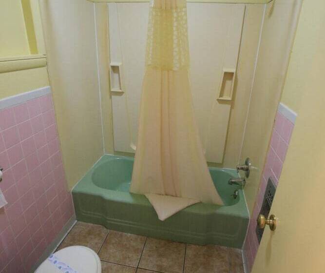 汽车旅馆  Shamrock Country Inn