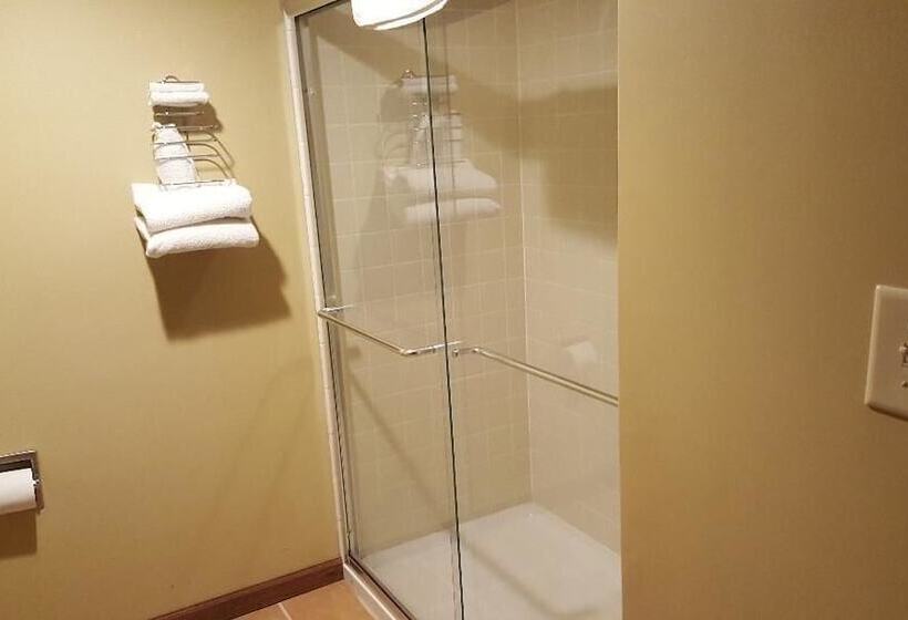 فندق على الطريق Town House Inn