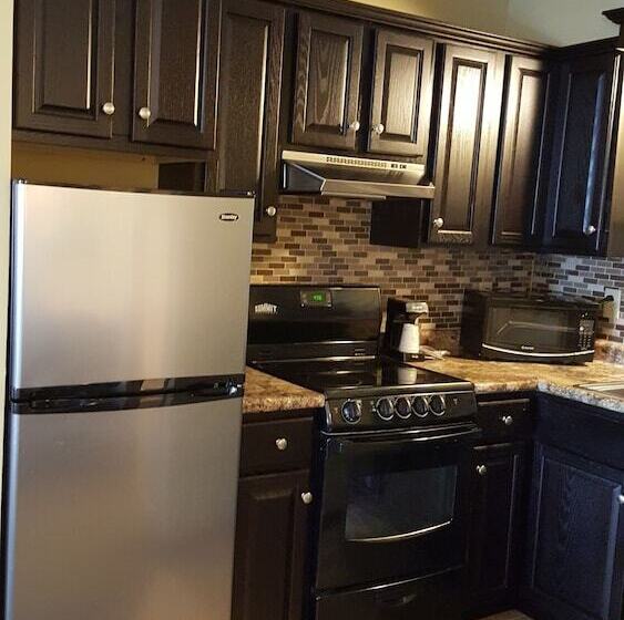 فندق على الطريق Town House Inn