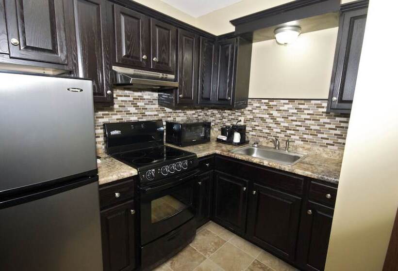 فندق على الطريق Town House Inn