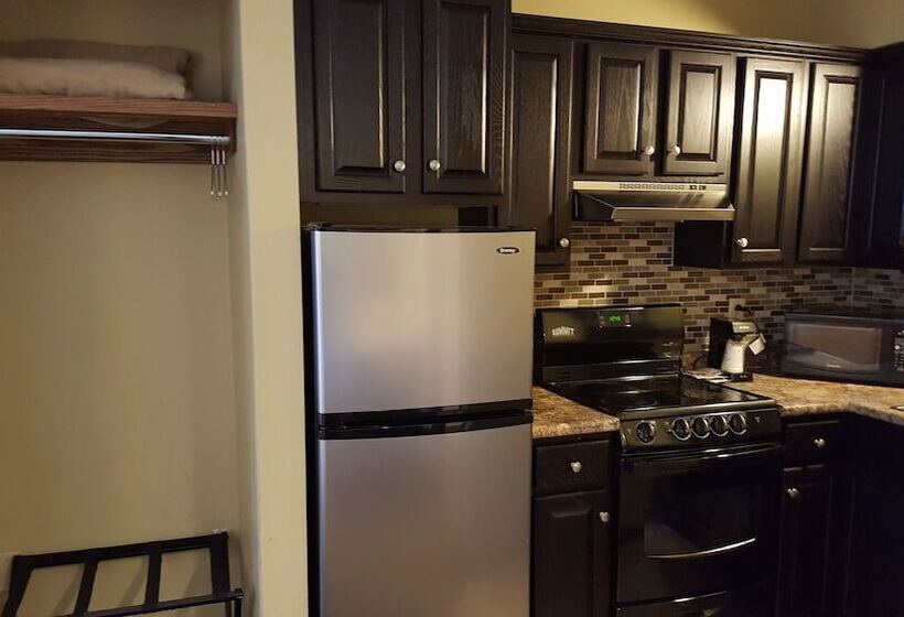 فندق على الطريق Town House Inn