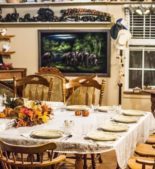 Nolichuckey Bluffs Bed & Breakfast Cabins