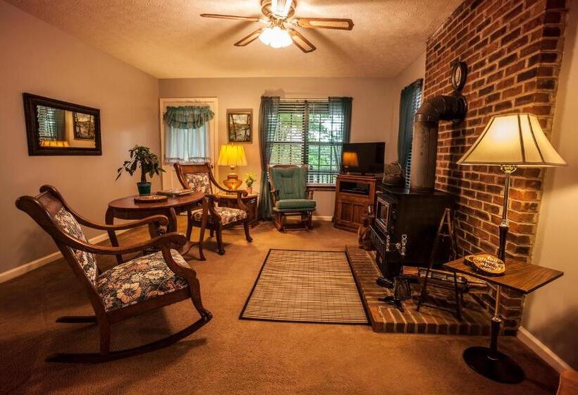 Nolichuckey Bluffs Bed & Breakfast Cabins