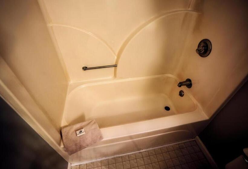 Nolichuckey Bluffs Bed & Breakfast Cabins