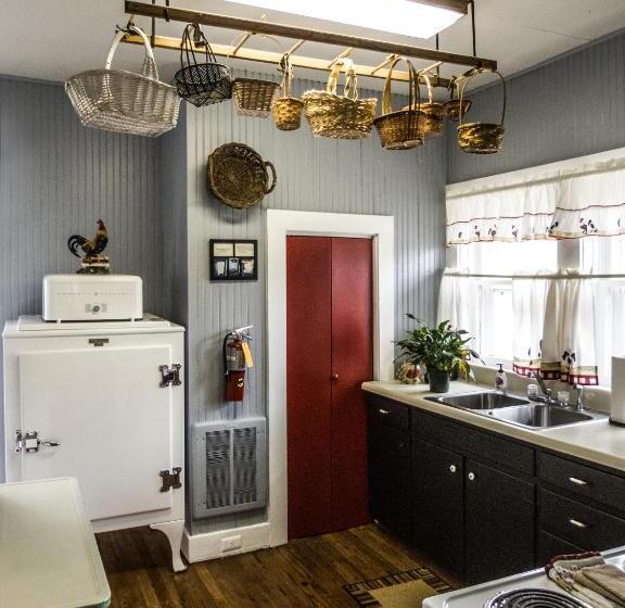 Nolichuckey Bluffs Bed & Breakfast Cabins