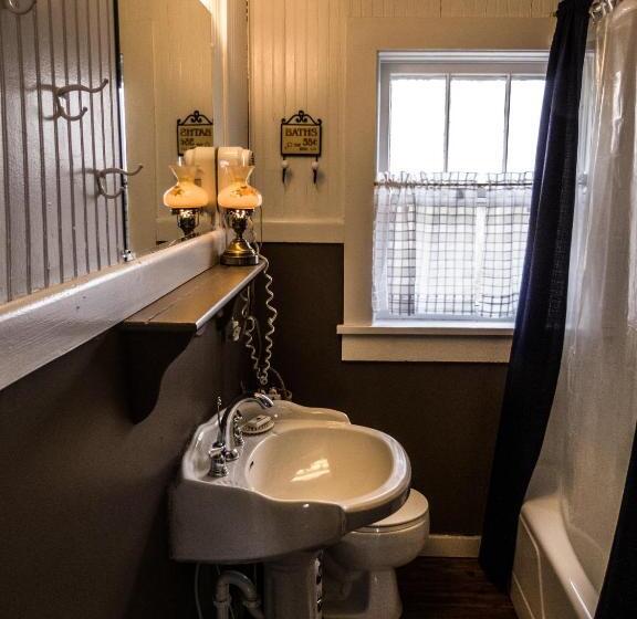 Nolichuckey Bluffs Bed & Breakfast Cabins