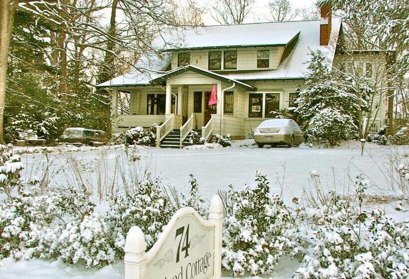 Oakland Cottage Bed And Breakfast