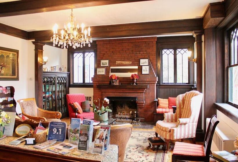 Oakland Cottage Bed And Breakfast