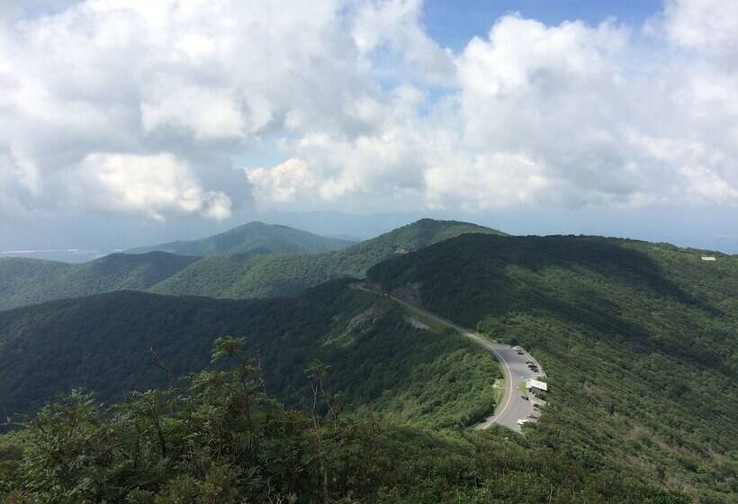 Oakland Cottage Bed And Breakfast