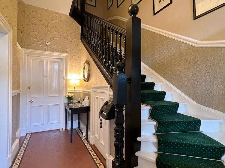 ペンション Gladstone House